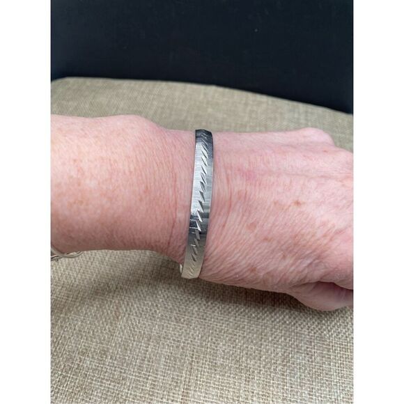 Vintage Monet Silvertone Diamond Cut Bangle Bracelet - Picture 9 of 9